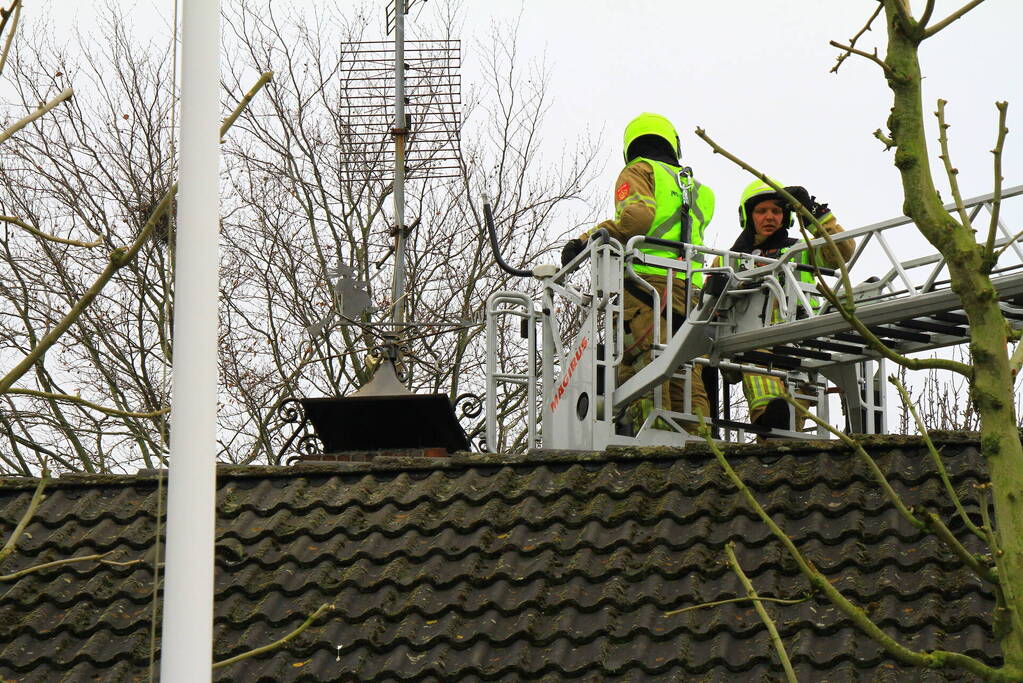 Schoorsteenbrand snel onder controle