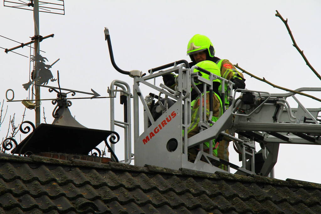 Schoorsteenbrand snel onder controle