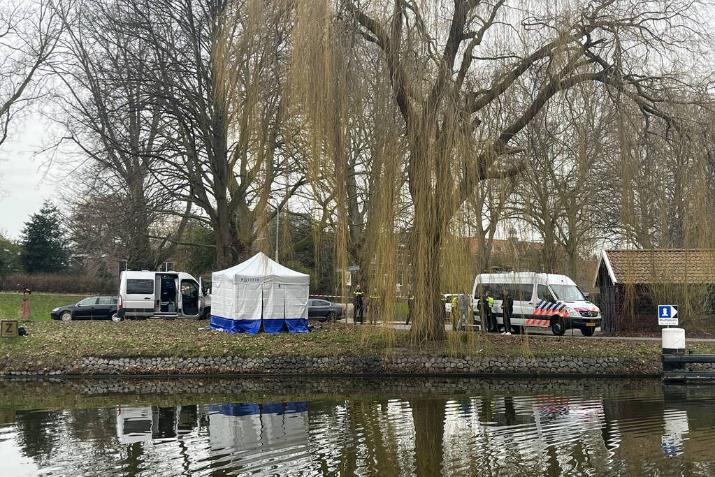 Politieonderzoek na aantreffen overleden persoon in water