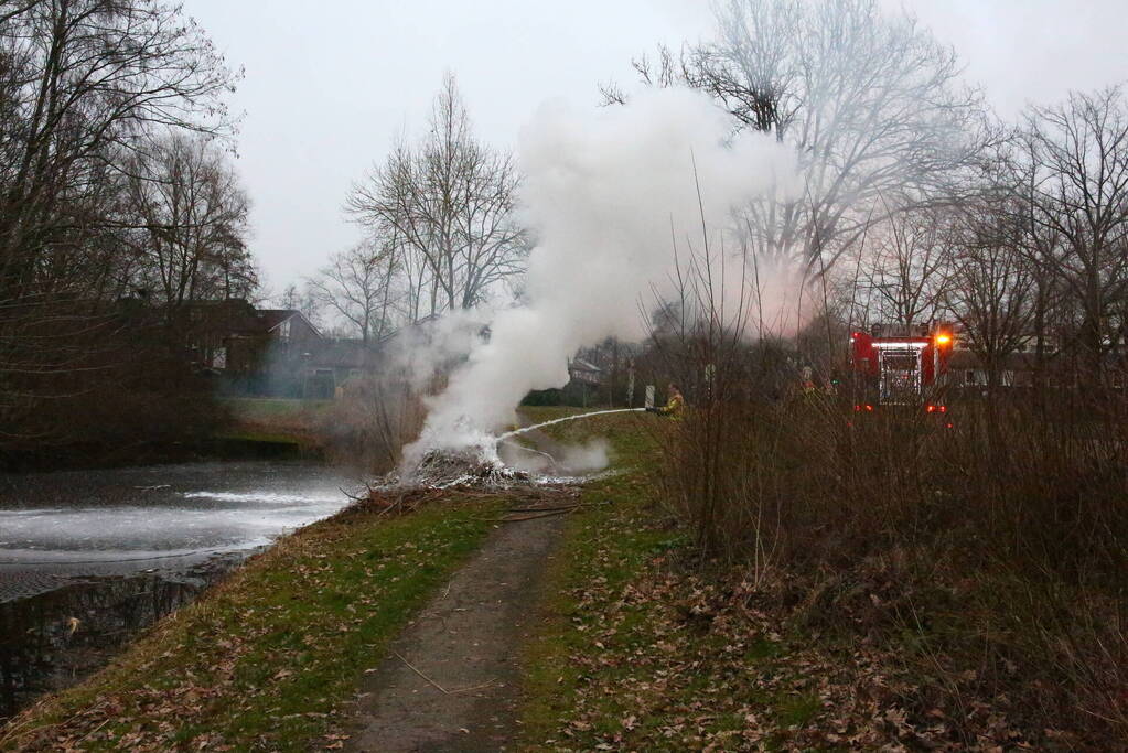 Brand in berg hooi geblust door brandweer