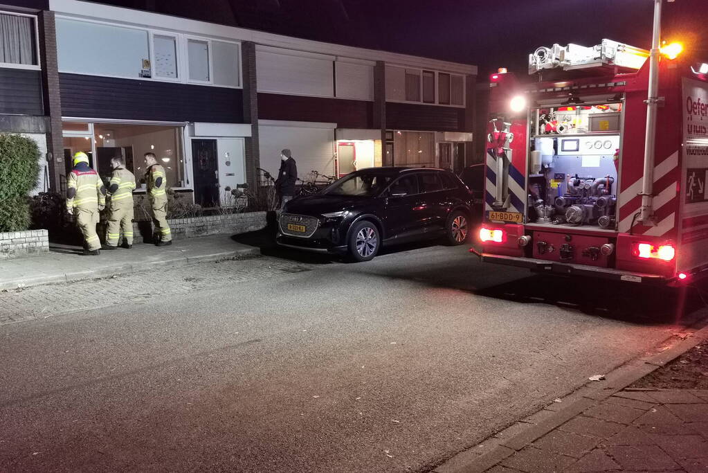 Brandweer verricht metingen naar gaslucht