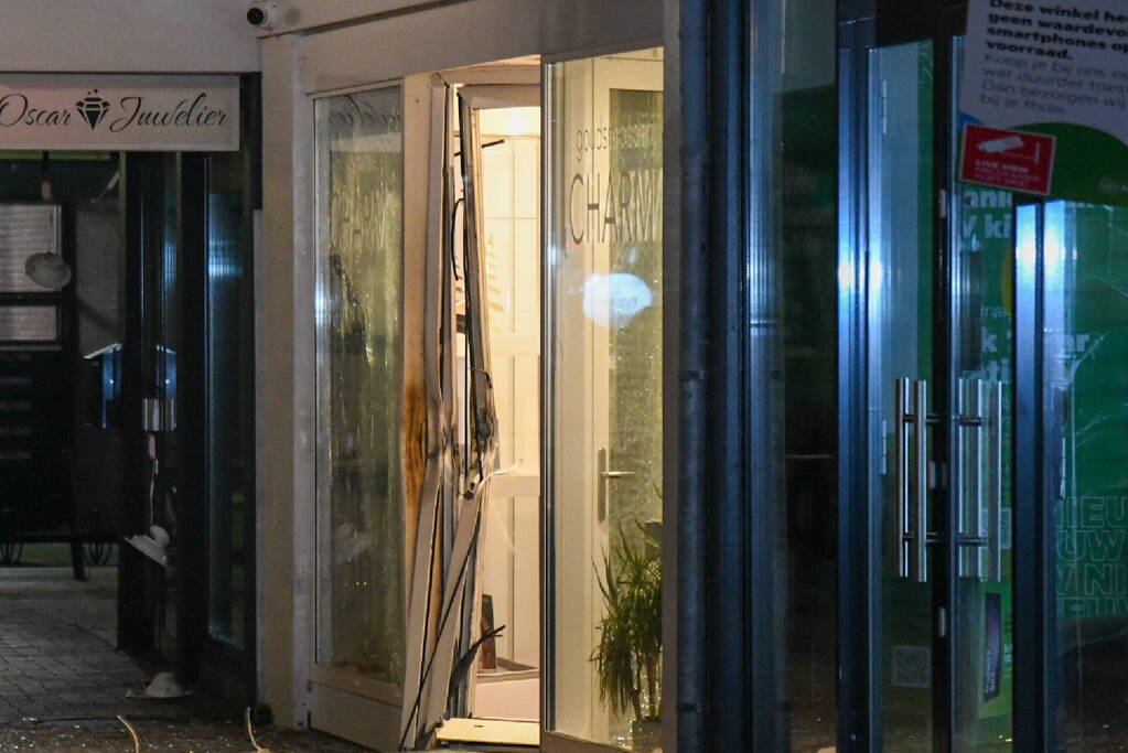 Ravage na plofkraak bij juwelier Charm