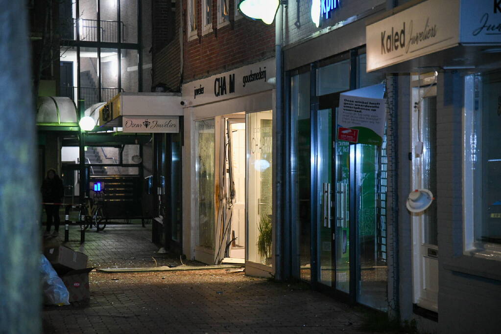 Ravage na plofkraak bij juwelier Charm