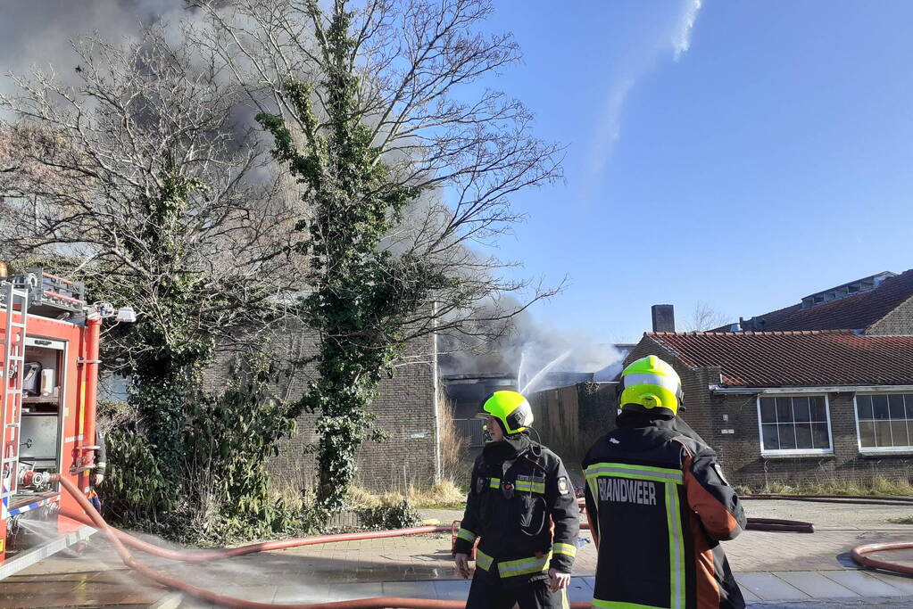 Zeer grote brand leegstaand fabrieksgebouw