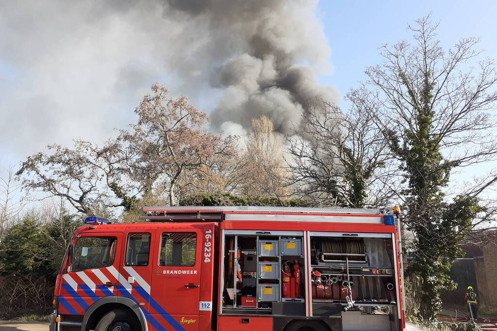 Zeer grote brand leegstaand fabrieksgebouw