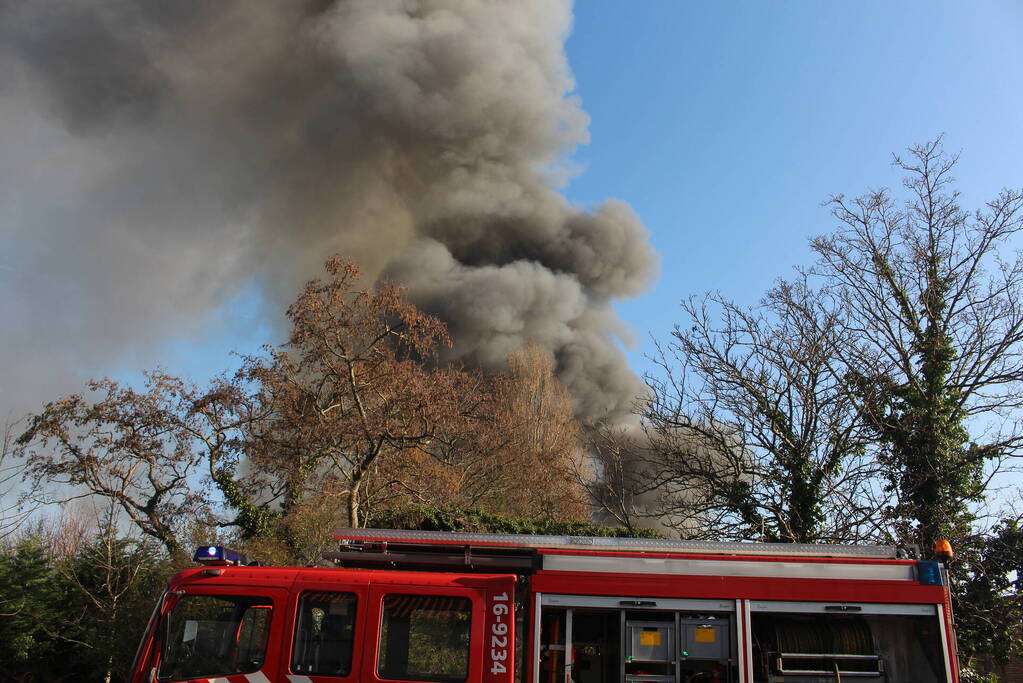 Zeer grote brand leegstaand fabrieksgebouw