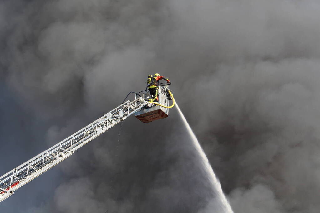 Zeer grote brand leegstaand fabrieksgebouw