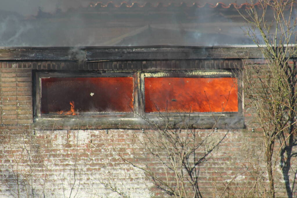 Zeer grote brand leegstaand fabrieksgebouw