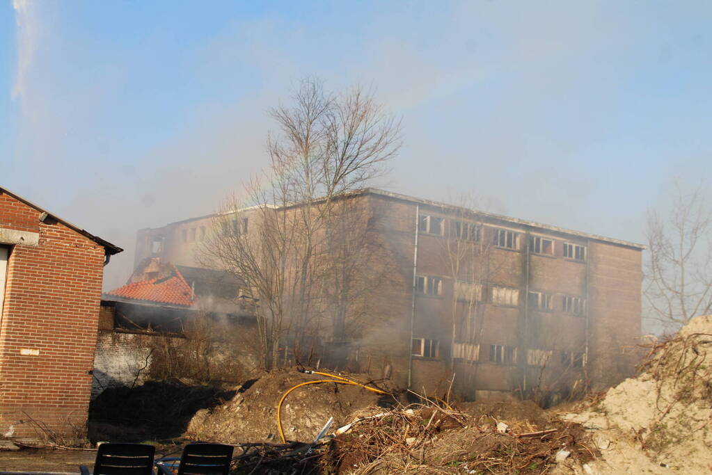 Zeer grote brand leegstaand fabrieksgebouw