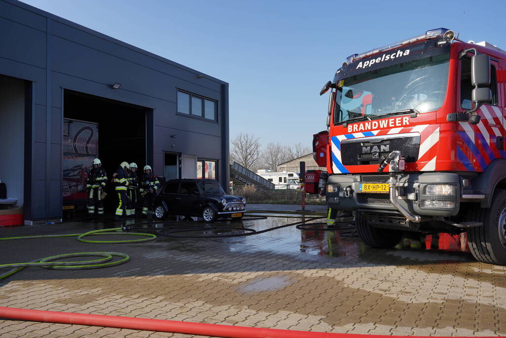 Auto uitgebrand op bedrijventerrein