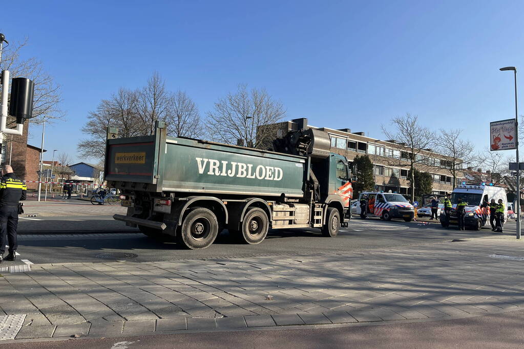 Vrouw ernstig gewond bij aanrijding met vrachtwagen