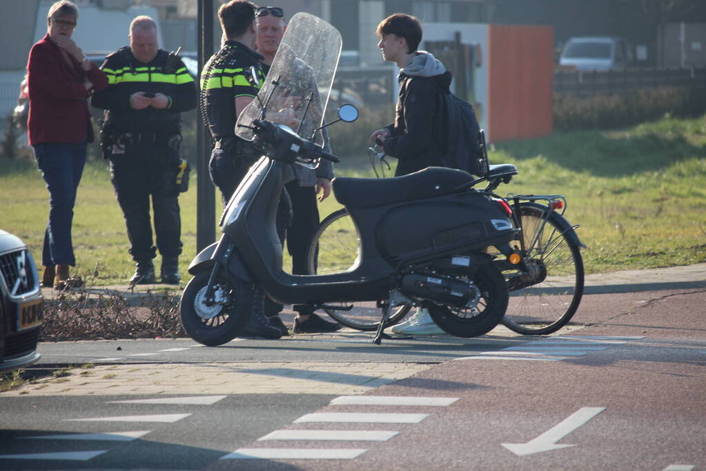 Scooterrijder aangereden door auto