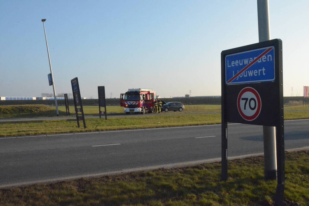 Brandweer controleert personenwagen vanwege mogelijke brand