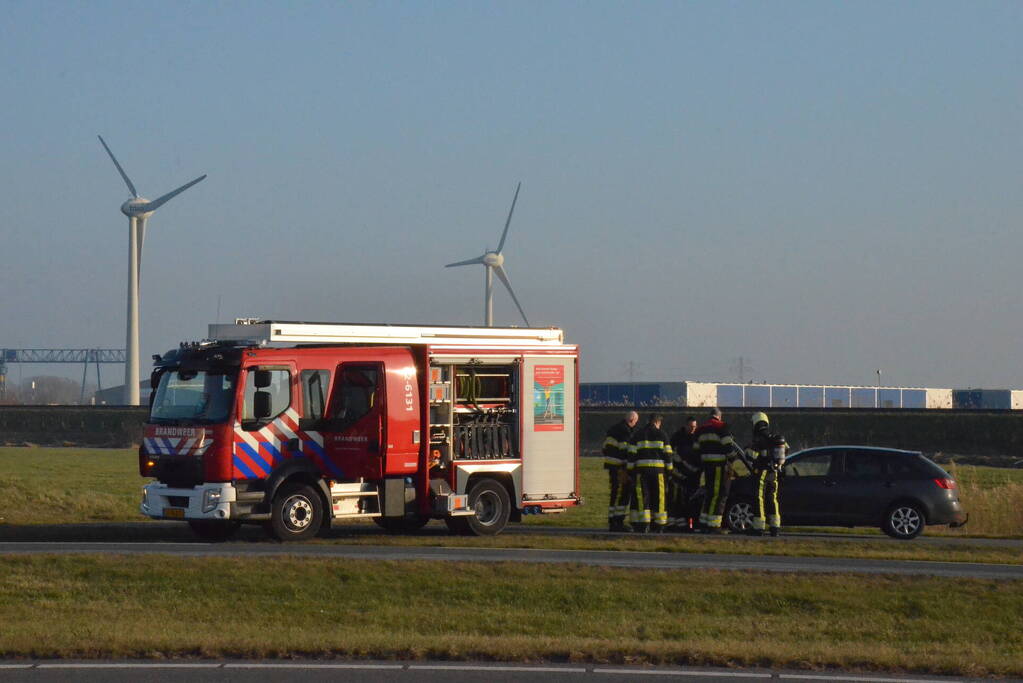 Brandweer controleert personenwagen vanwege mogelijke brand