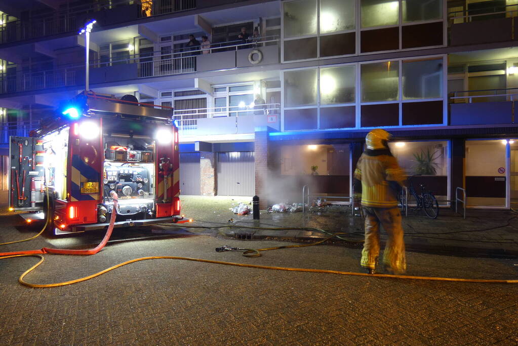 Rook in flat wegens afvalbrand
