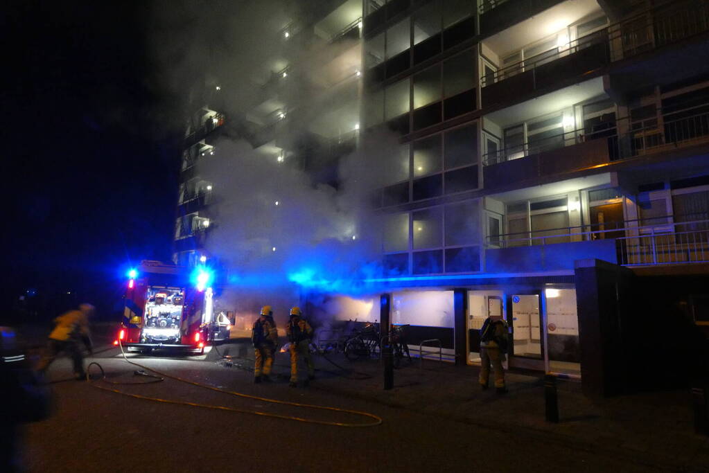 Rook in flat wegens afvalbrand