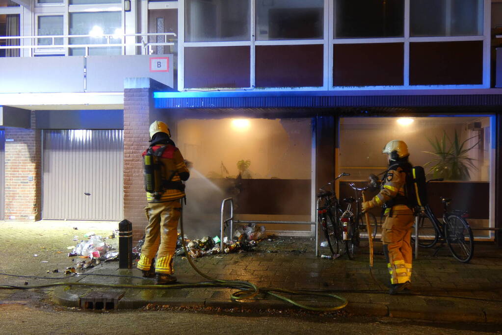 Rook in flat wegens afvalbrand