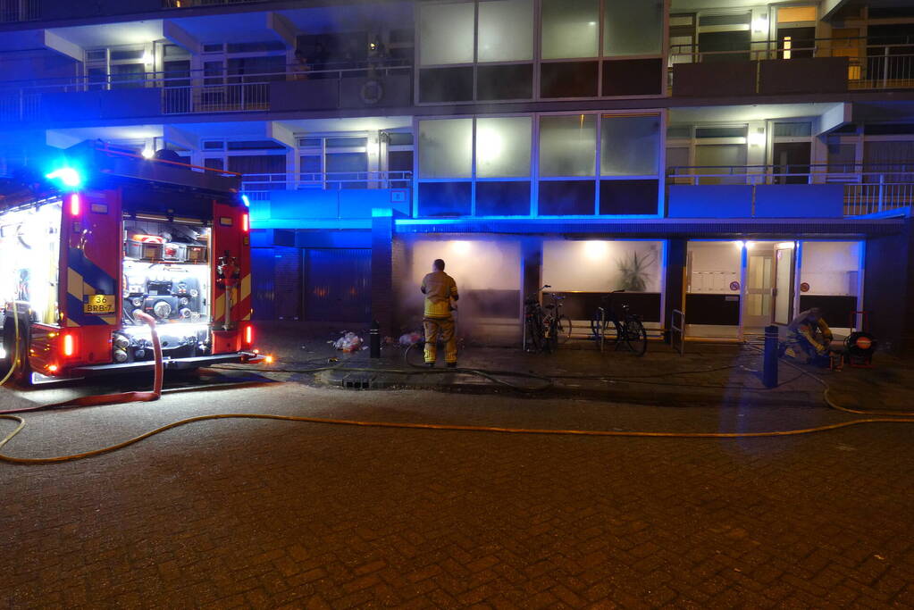 Rook in flat wegens afvalbrand
