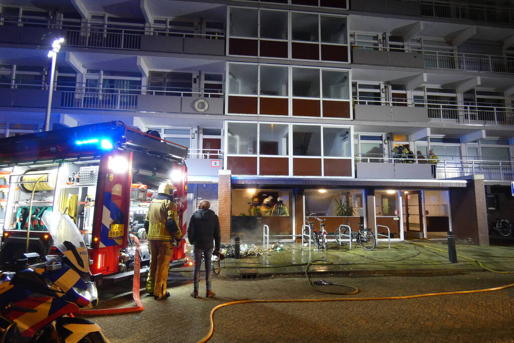 Rook in flat wegens afvalbrand
