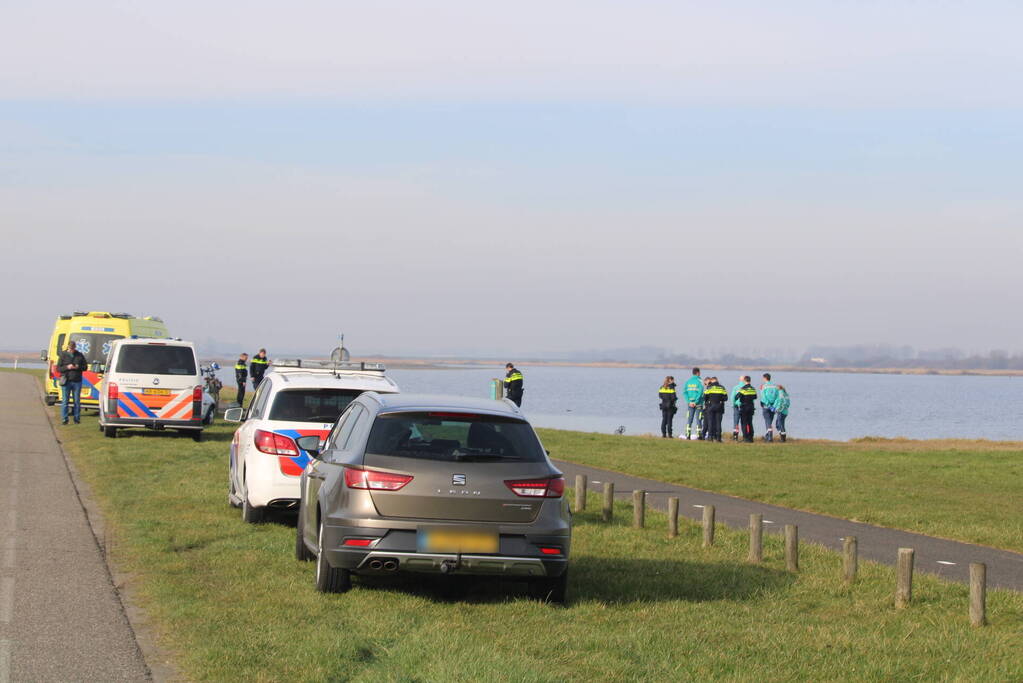 Persoon overleden na val in het water