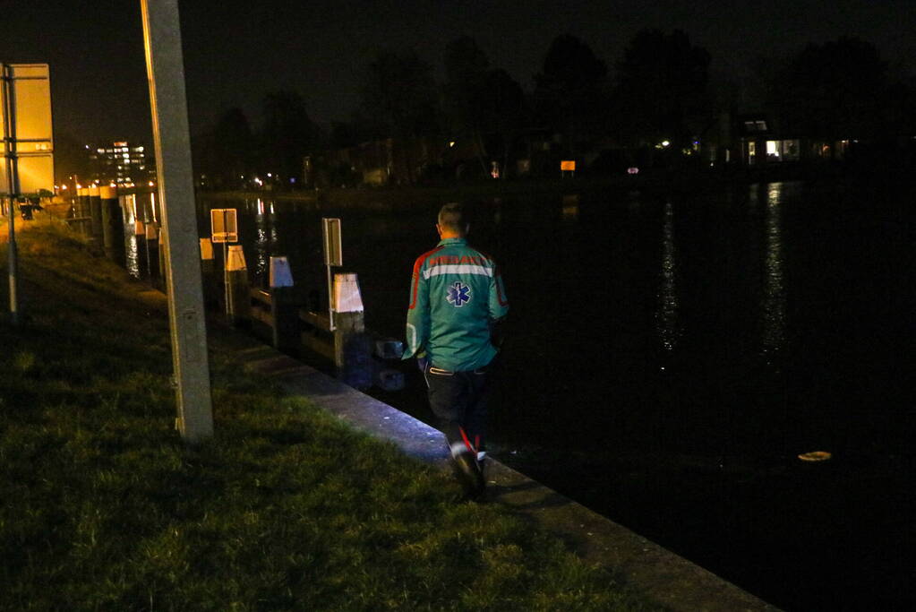 Zoekactie naar mogelijke persoon te water