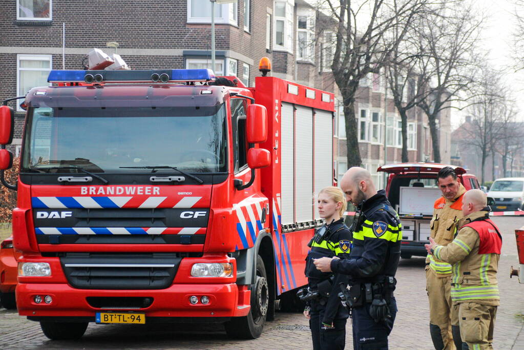Brandweer doet onderzoek naar gaslucht in woning