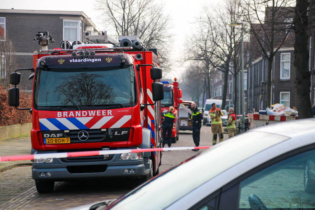 Brandweer doet onderzoek naar gaslucht in woning