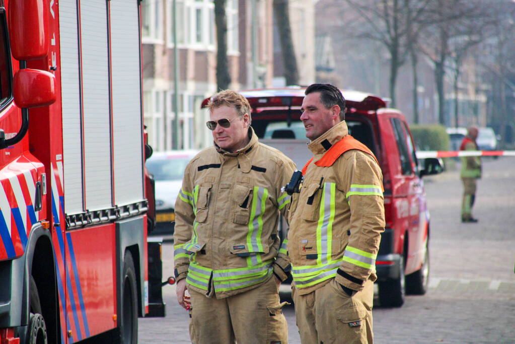 Brandweer doet onderzoek naar gaslucht in woning