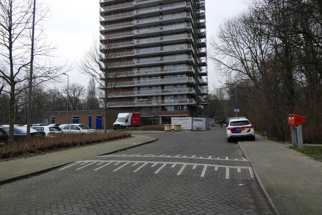 Overleden persoon aangetroffen in flatwoning