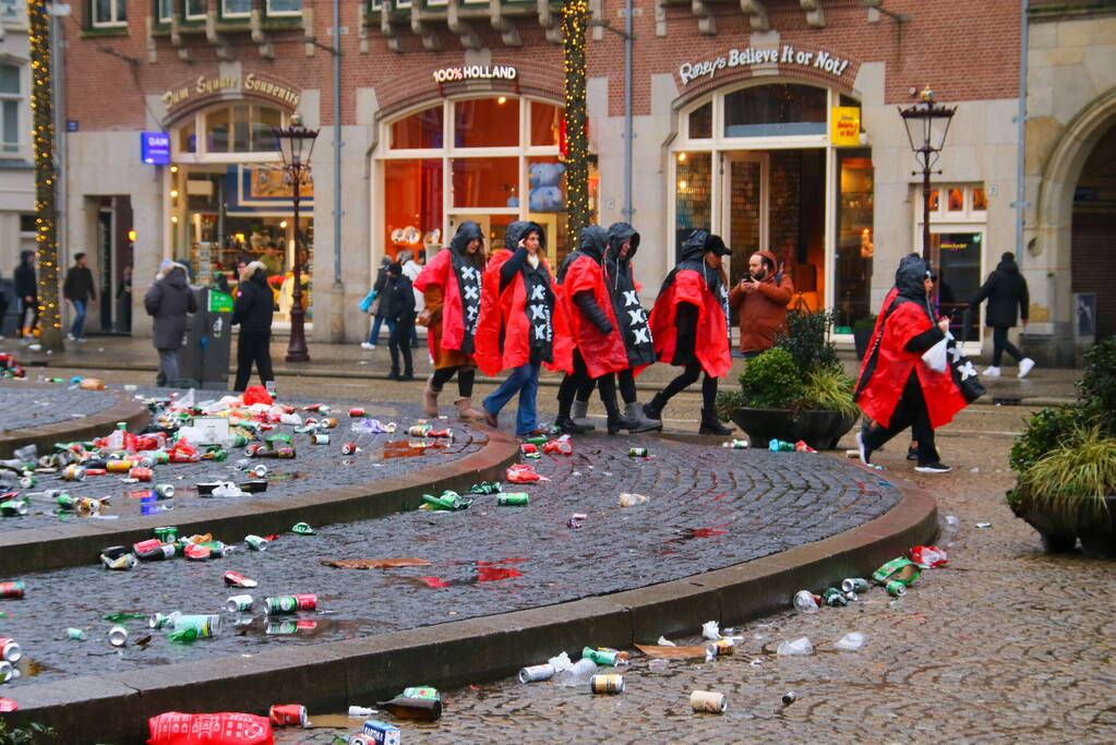 Stadsreiniging druk met rommel van supporters