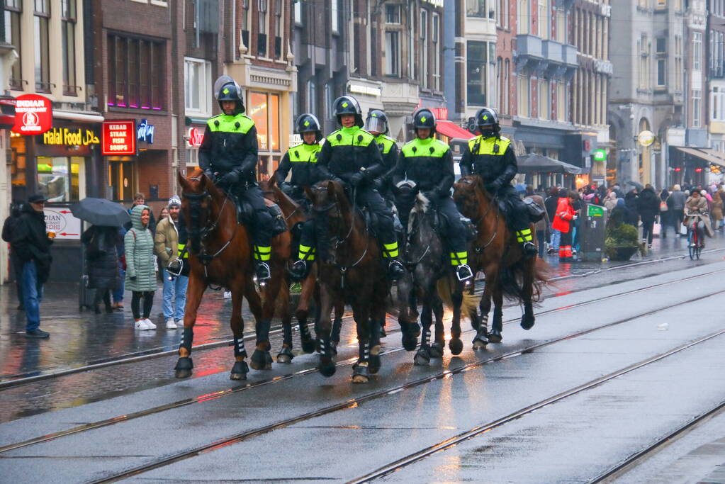 Stadsreiniging druk met rommel van supporters