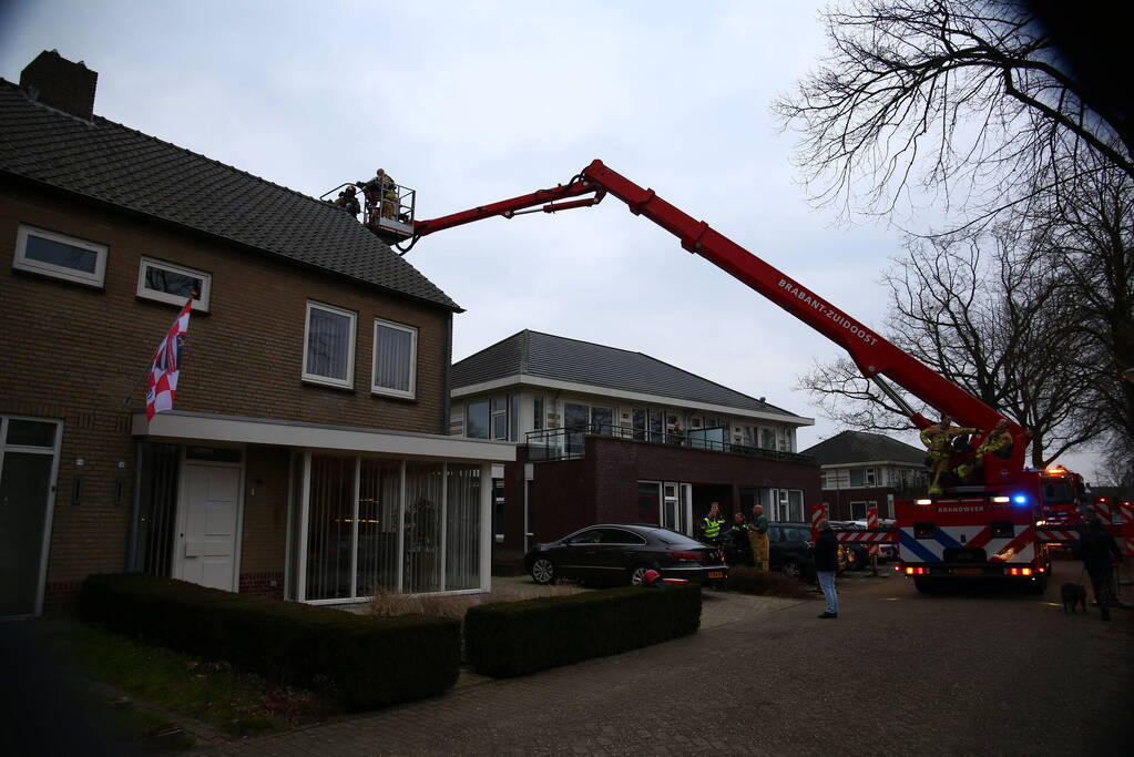 Brand in schoorsteen snel onder controle