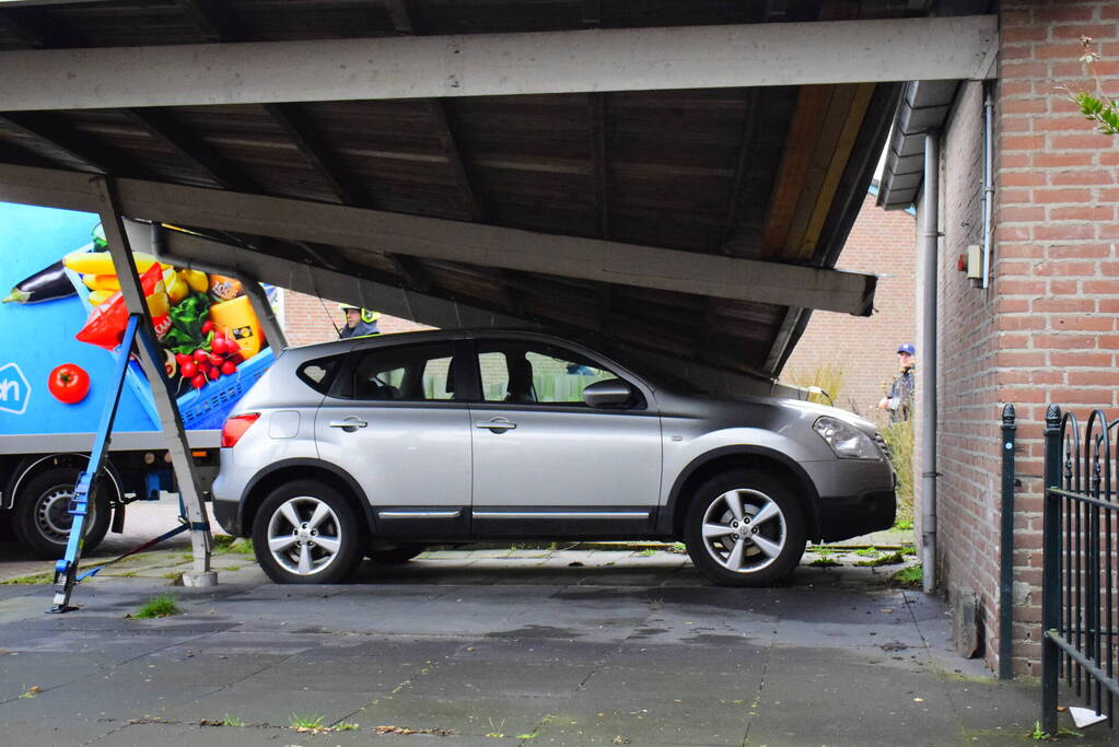 Albert Heijn bezorgdienst laat carport instorten