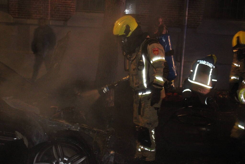 Auto verwoest door brand