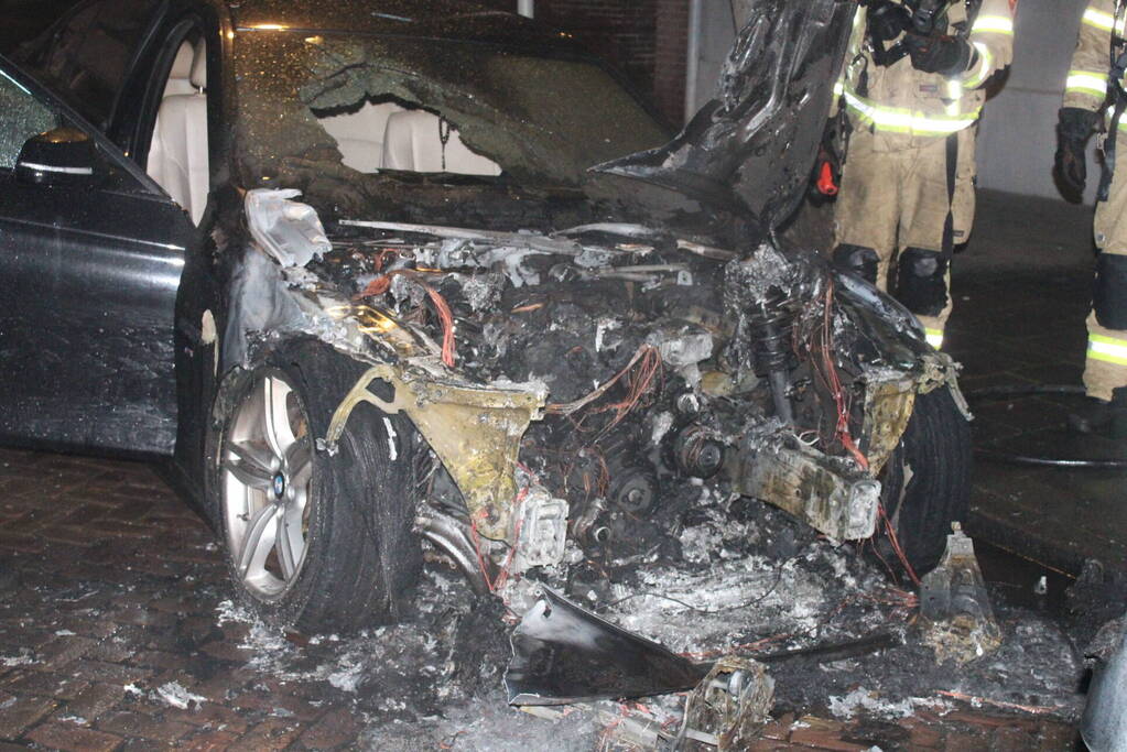 Auto verwoest door brand