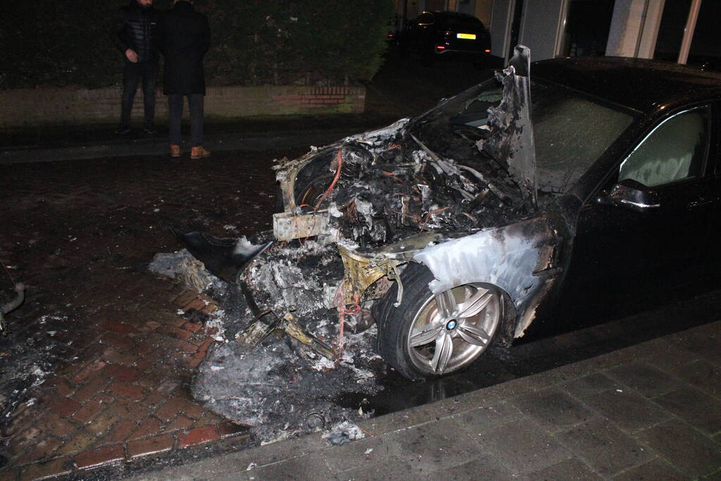 Auto verwoest door brand