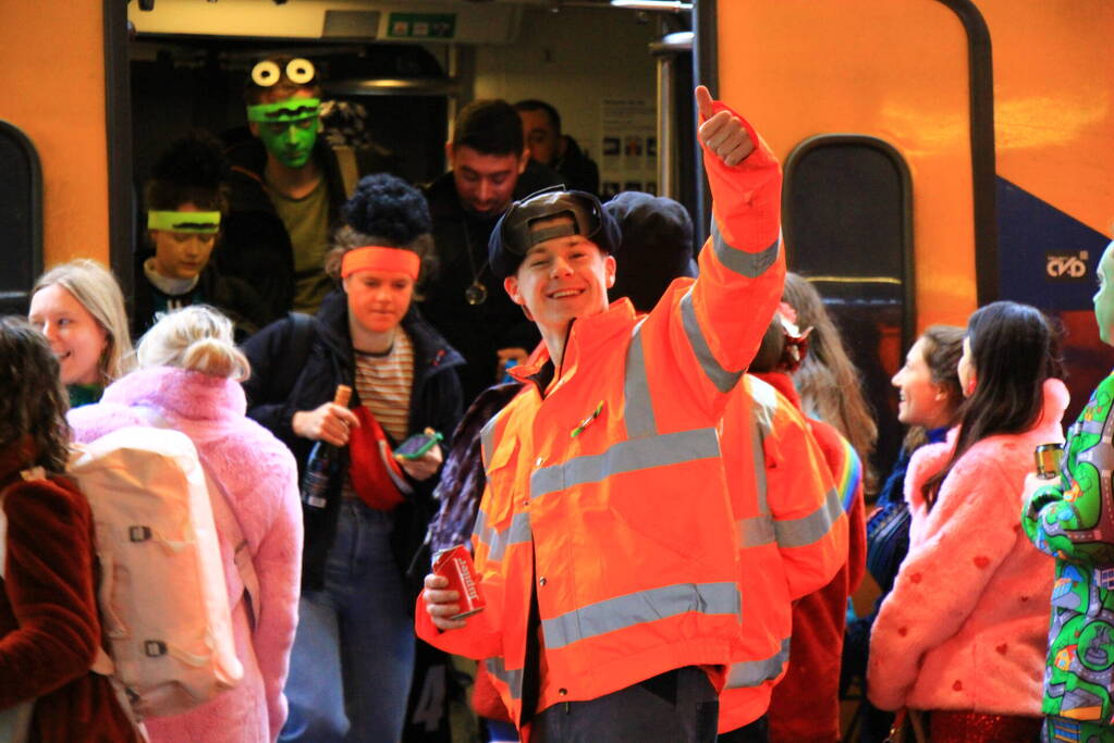 Grote drukte op station vanwege dag twee carnaval