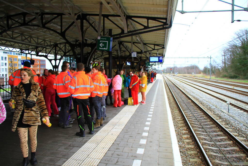 Grote drukte op station vanwege dag twee carnaval