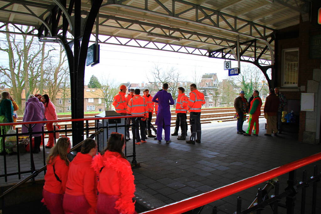 Grote drukte op station vanwege dag twee carnaval