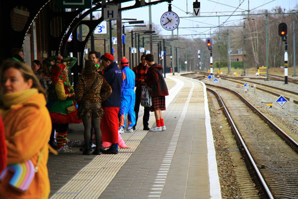 Grote drukte op station vanwege dag twee carnaval