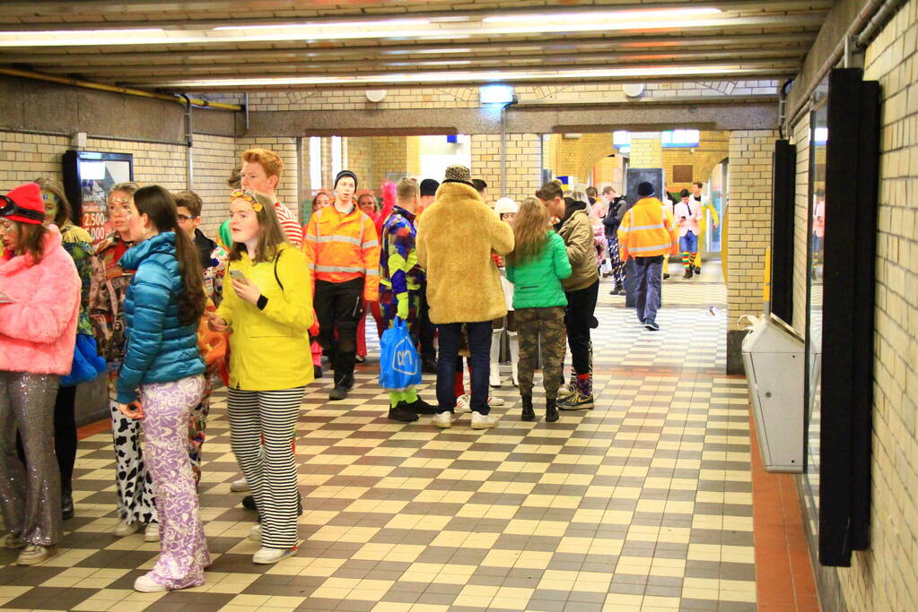 Grote drukte op station vanwege dag twee carnaval