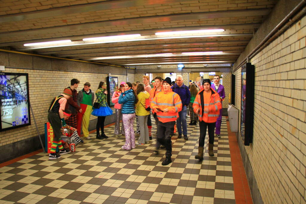 Grote drukte op station vanwege dag twee carnaval