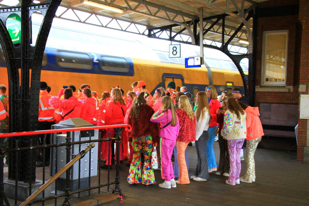 Grote drukte op station vanwege dag twee carnaval