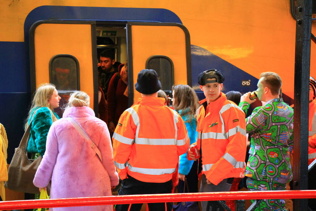 Grote drukte op station vanwege dag twee carnaval