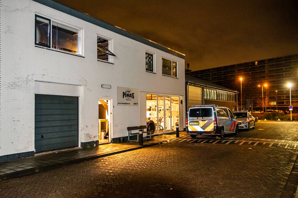 Persoon lost schot tijdens feest in bedrijfspand