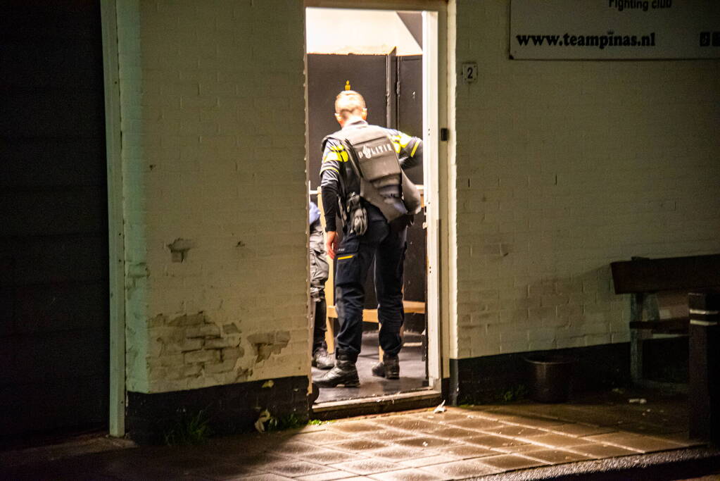 Persoon lost schot tijdens feest in bedrijfspand