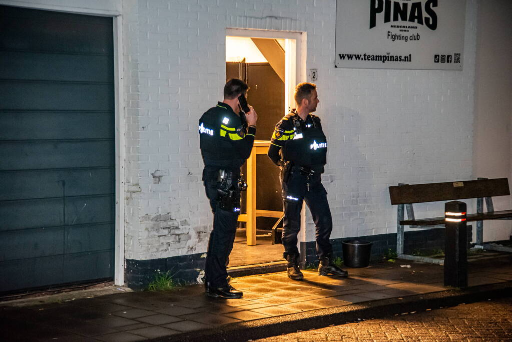 Persoon lost schot tijdens feest in bedrijfspand