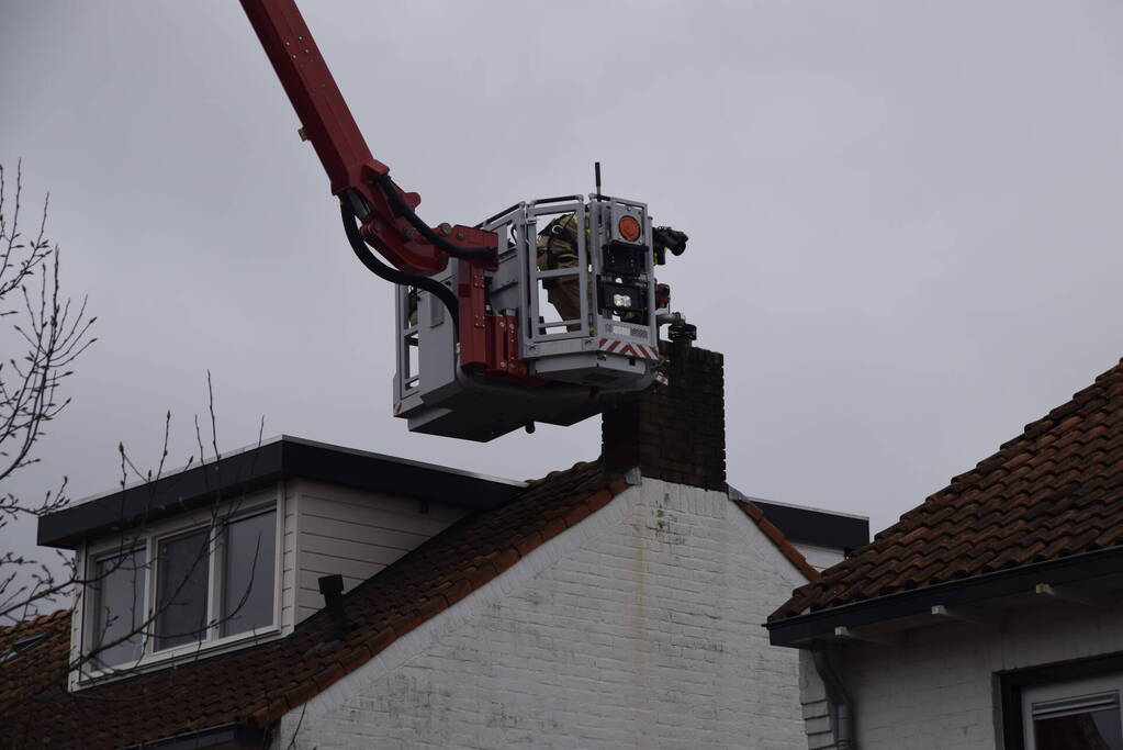 Schoorsteenbrand snel onder controle