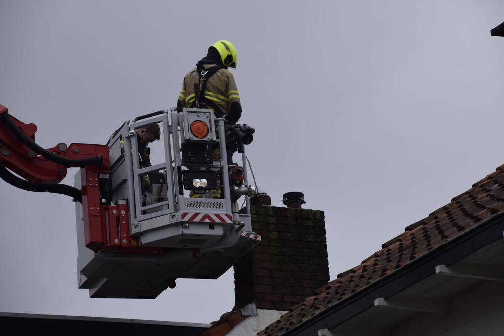 Schoorsteenbrand snel onder controle