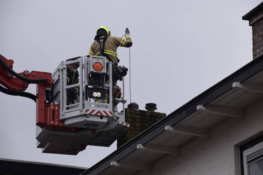 Schoorsteenbrand snel onder controle